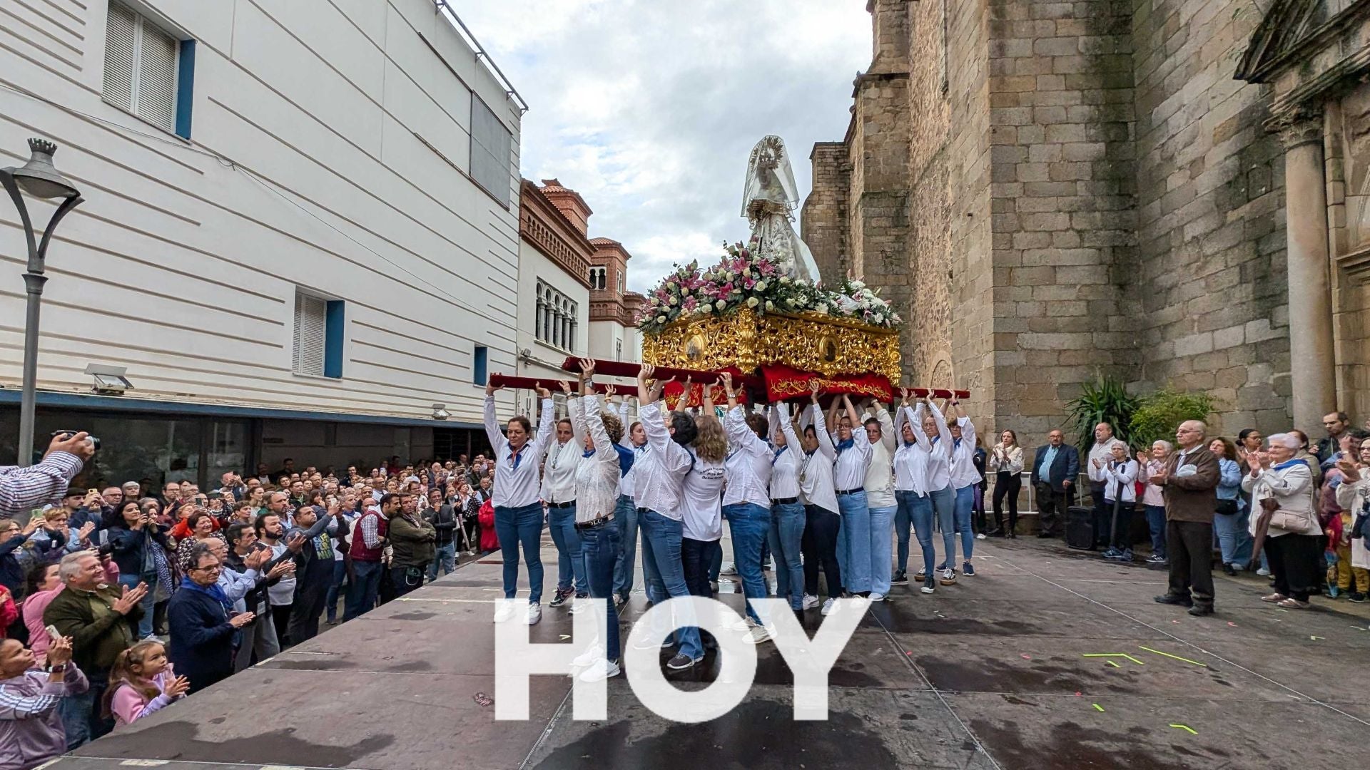 Ofrenda floral y despedida a la Virgen de las Cruces
