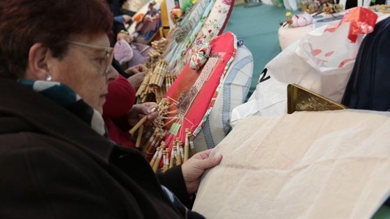 Feval acoge este sábado el cuarto encuentro de encajeras de bolillos