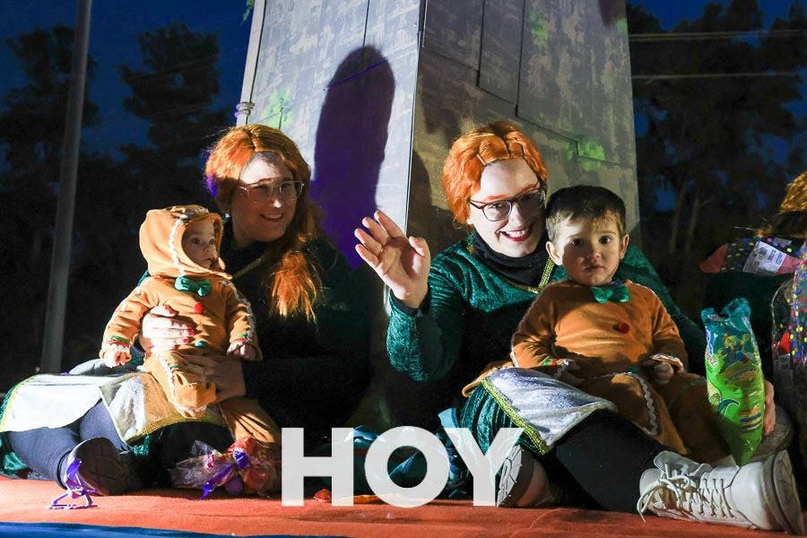 Imágenes de la animada cabalgata de Reyes en Don Benito