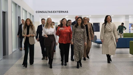 El hospital se inaugura sin fecha prevista para ejecutar la segunda fase