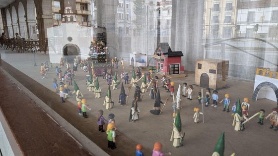 Medio millar de figuras de playmobil dan vida a una exposición cofrade
