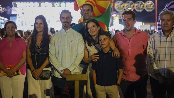 Autoridades locales junto a Antonio Morcillo y Álex Romero.