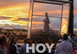 La llegada de la Virgen de las Cruces da inicio a 'La Velá'