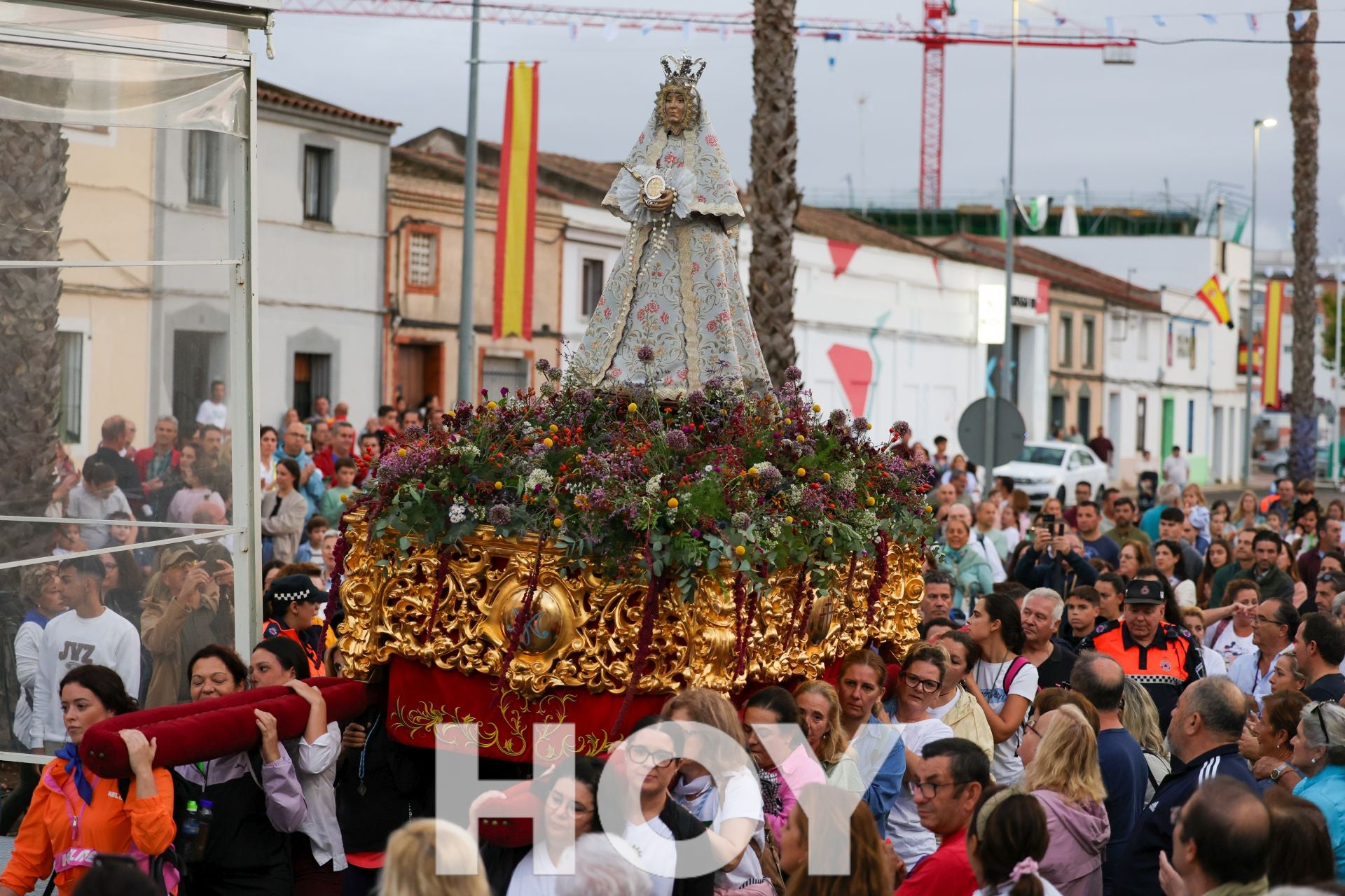 La llegada de la Virgen de las Cruces da inicio a 'La Velá'