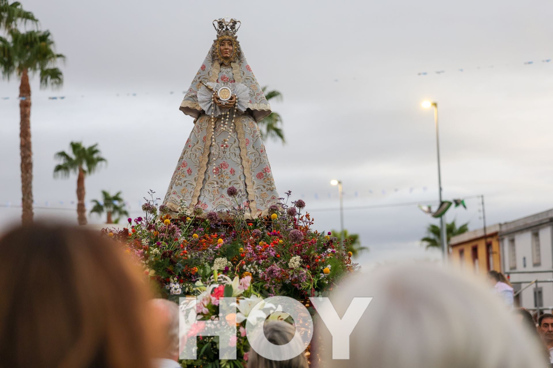 La llegada de la Virgen de las Cruces da inicio a 'La Velá'