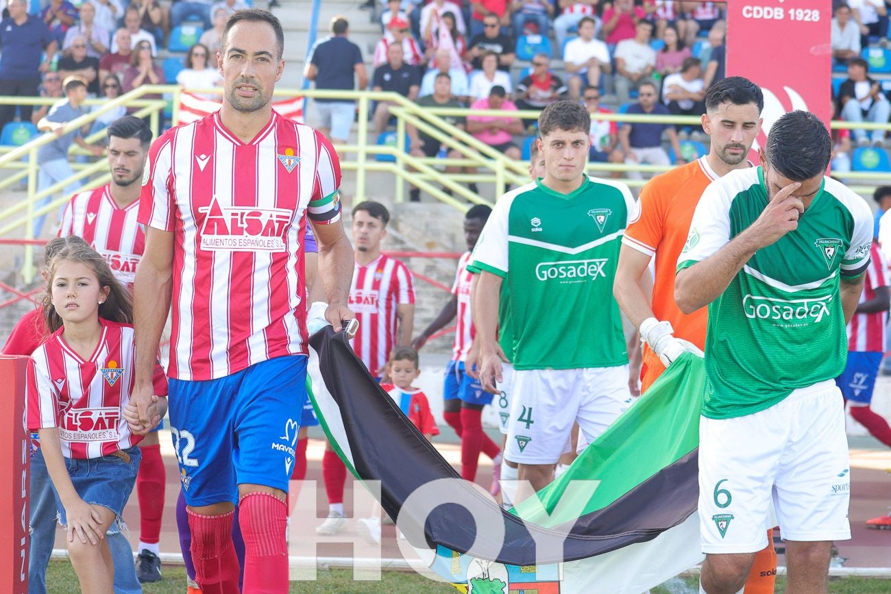FOTOGRAFÍAS: El Don Benito se lleva el derbi contra el Villanovense