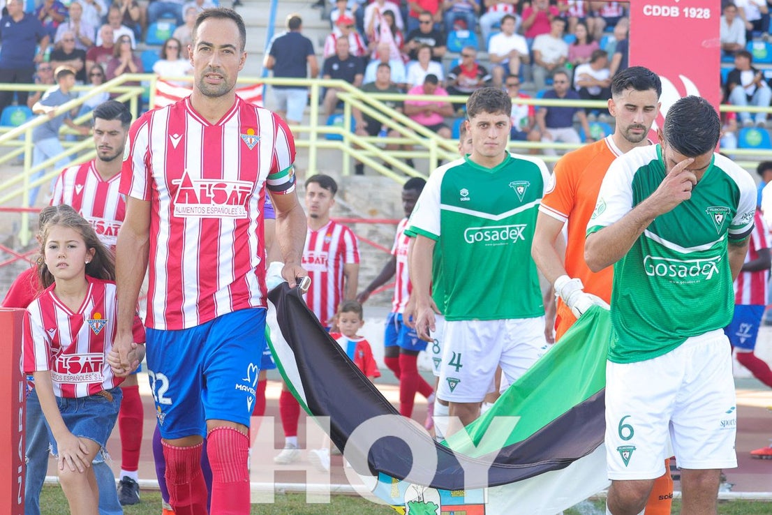 FOTOGRAFÍAS: El Don Benito se lleva el derbi contra el Villanovense