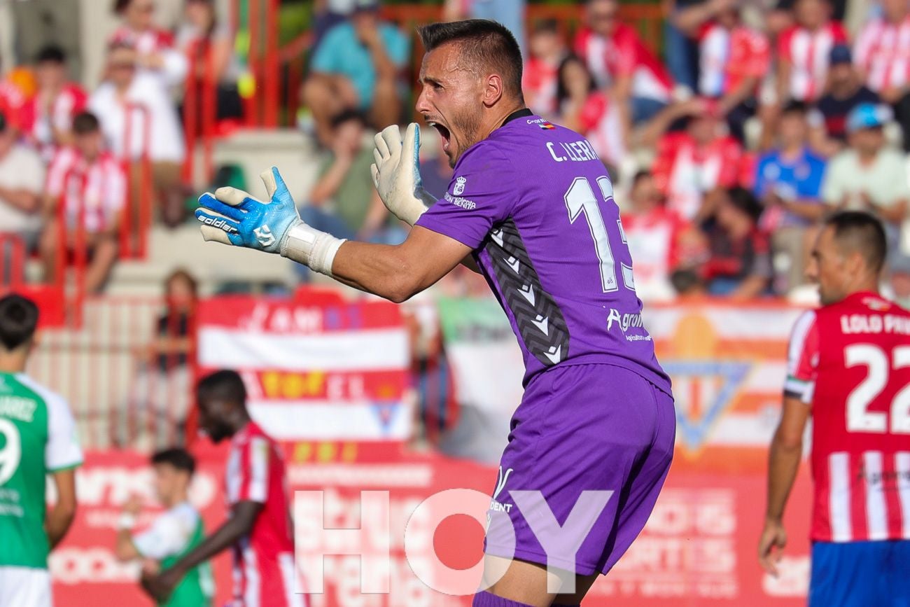 FOTOGRAFÍAS: El Don Benito se lleva el derbi contra el Villanovense