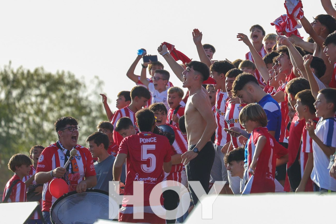 FOTOGRAFÍAS: El Don Benito se lleva el derbi contra el Villanovense