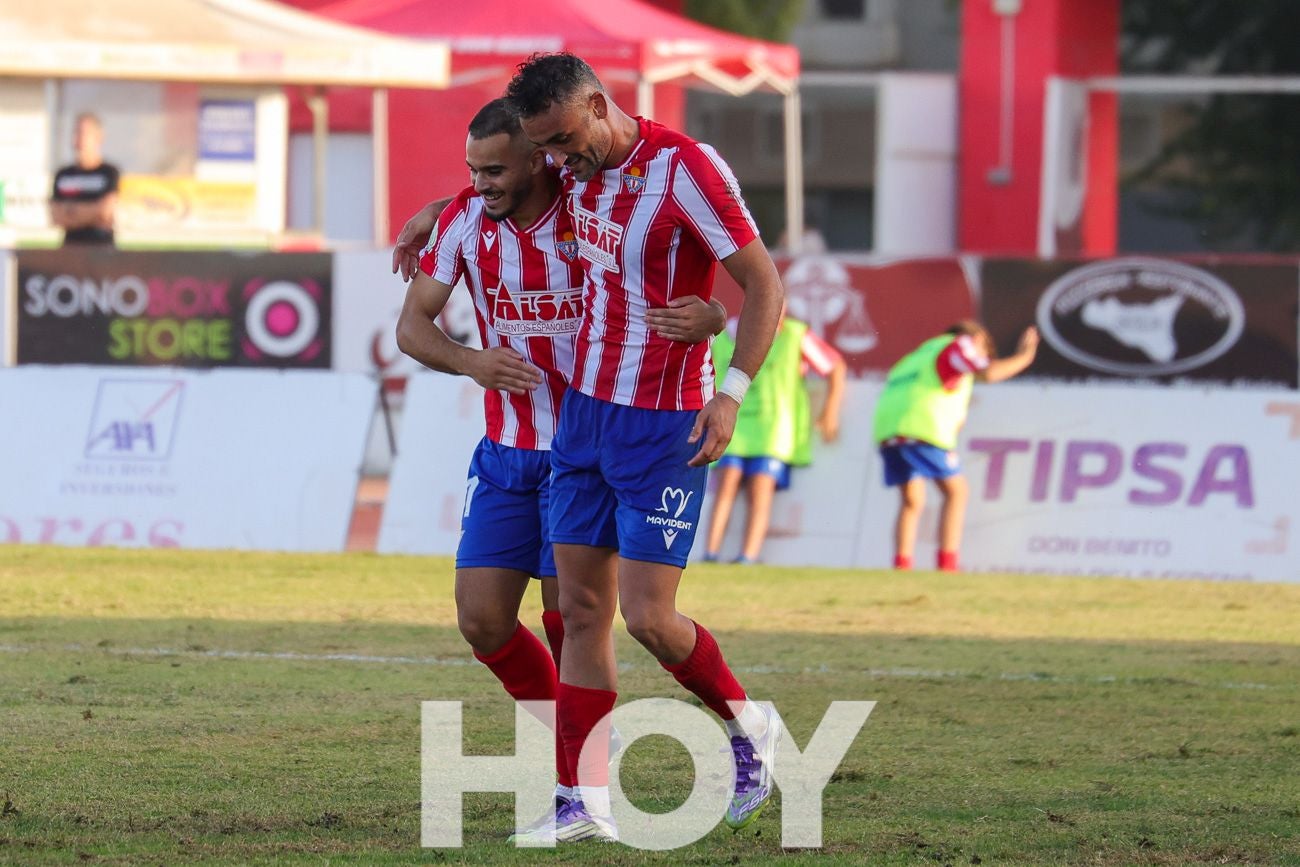 FOTOGRAFÍAS: El Don Benito se lleva el derbi contra el Villanovense