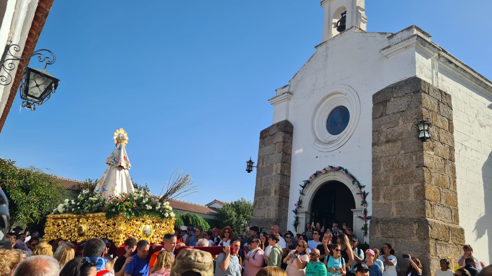 En imágenes: Así fue la despedida a la Virgen de las Cruces
