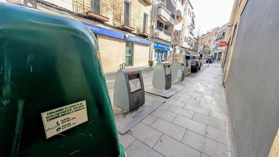 La zona comercial estrenará bancos, contenedores y fuentes