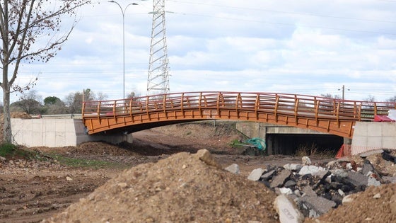 Instaladas las plataformas en la zona de Arroyo del Campo para la nueva acera y carril bici