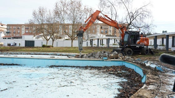 La obra de la piscina se inicia con los plazos muy ajustados