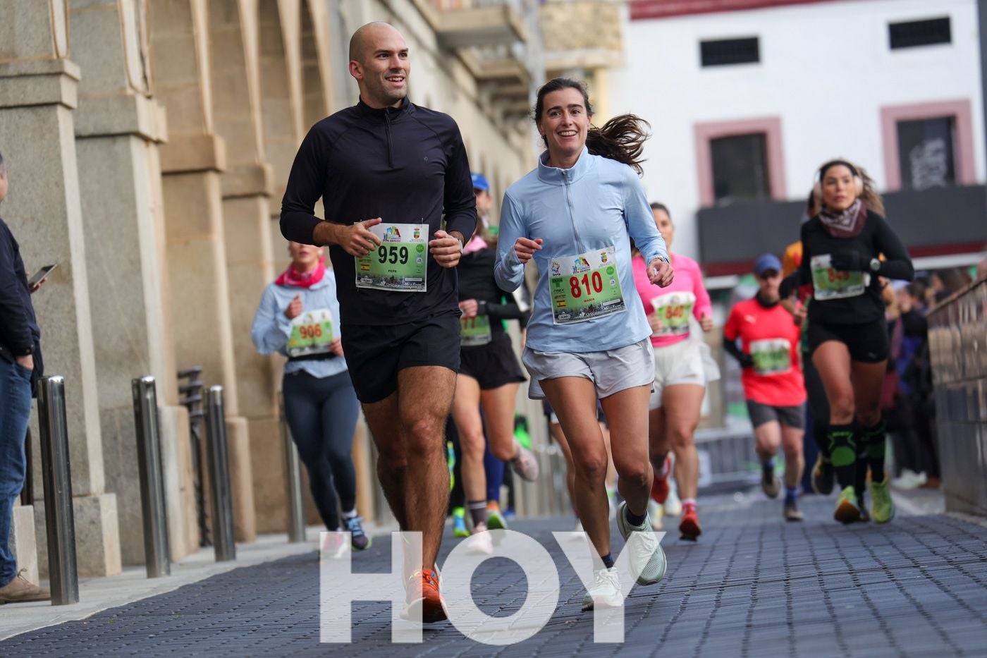 Gran ambiente de atletismo en las calles de Don Benito