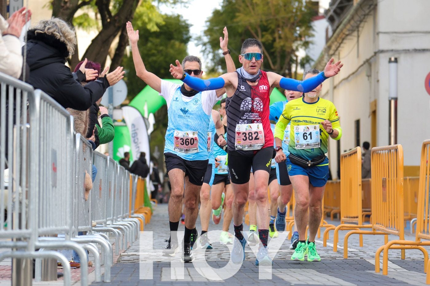 Gran ambiente de atletismo en las calles de Don Benito