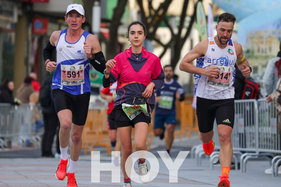 Gran ambiente de atletismo en las calles de Don Benito