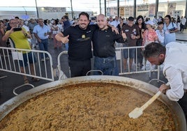 Un arroz para 600 personas para reivindicar el producto extremeño