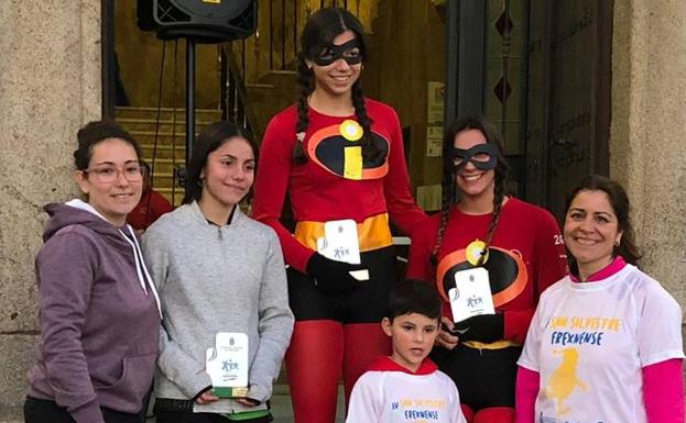 Las autoridades con la entrega de premios a la prueba reina femenina. 