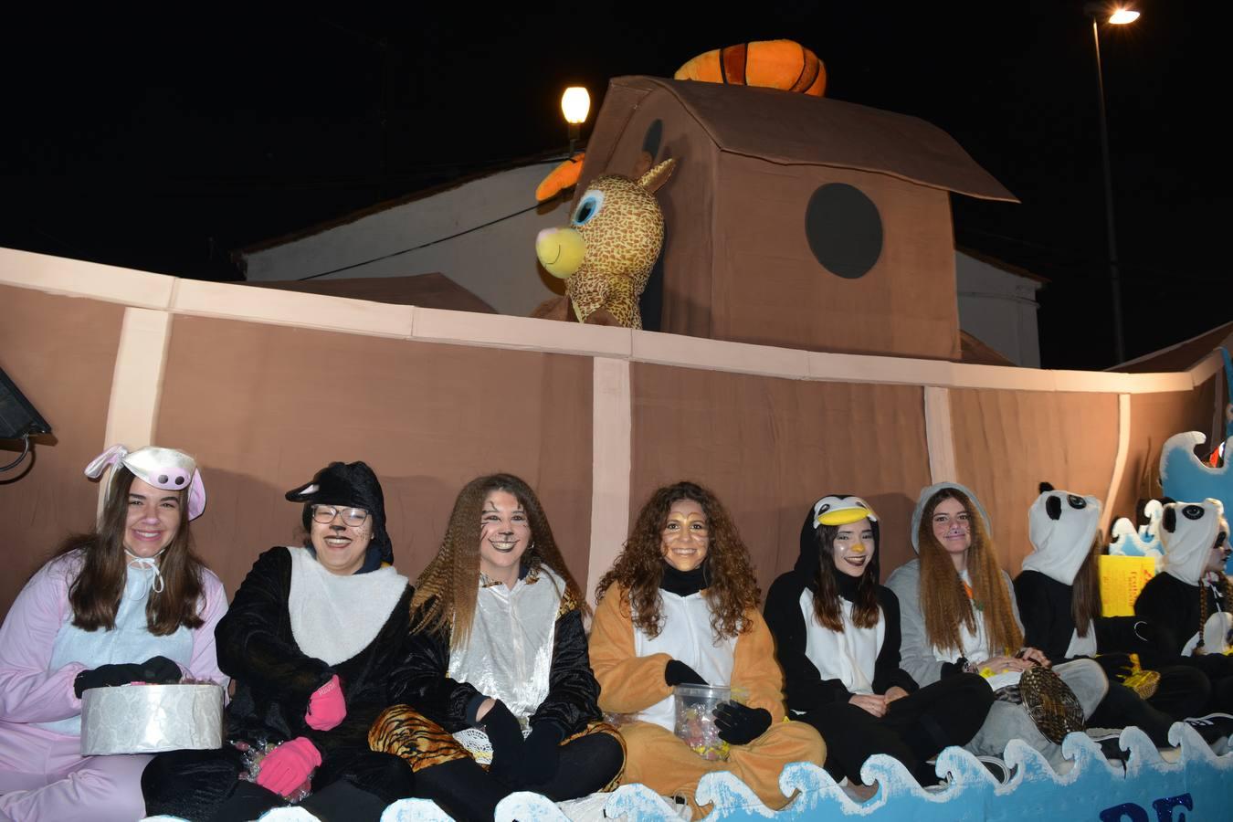 Imágenes de las carrozas que acompañaban a SSMM los Reyes Magos de Oriente, junto a los niños y jóvenes de Fregenal. 