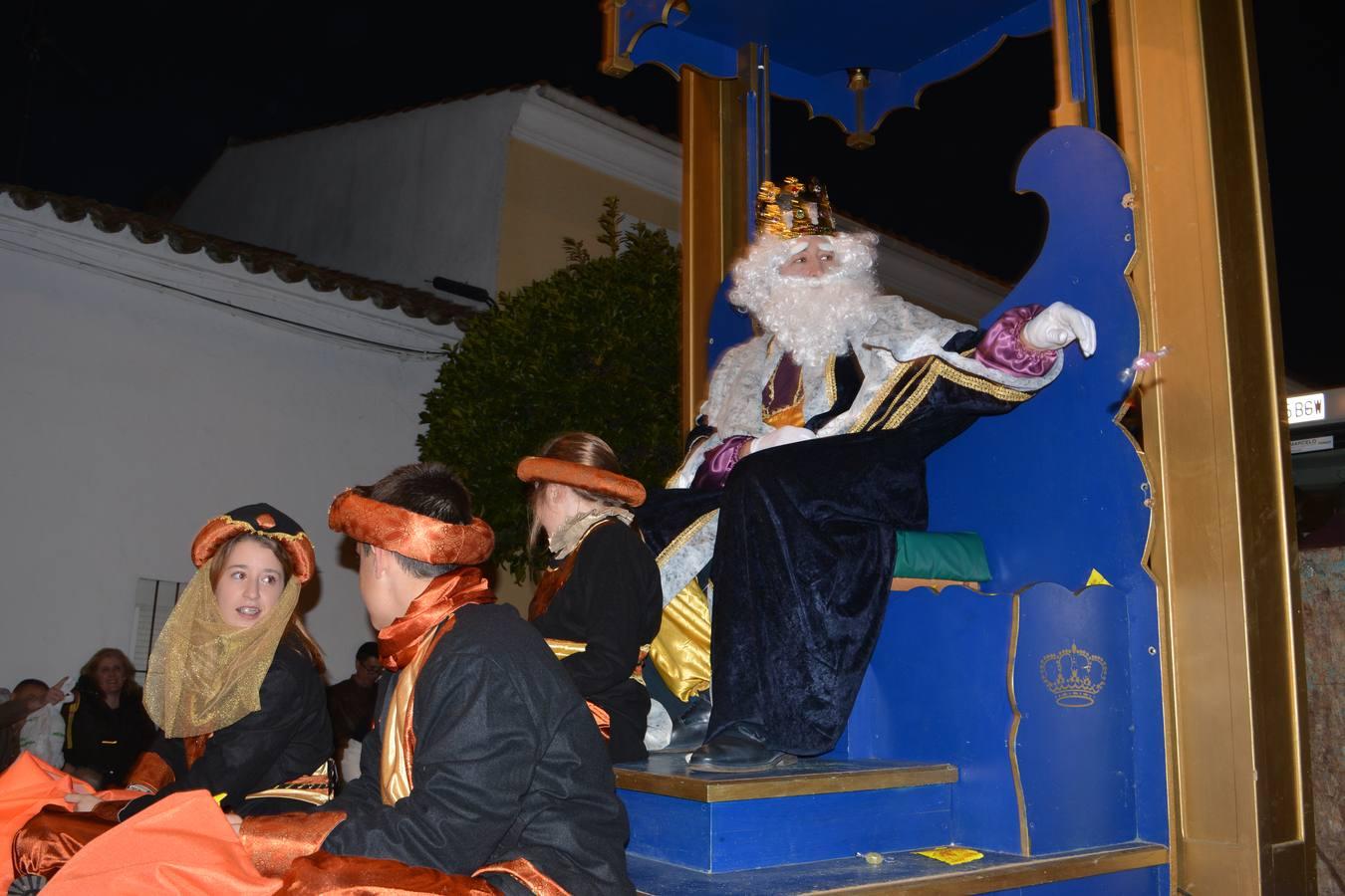 Imágenes de las carrozas que acompañaban a SSMM los Reyes Magos de Oriente, junto a los niños y jóvenes de Fregenal. 