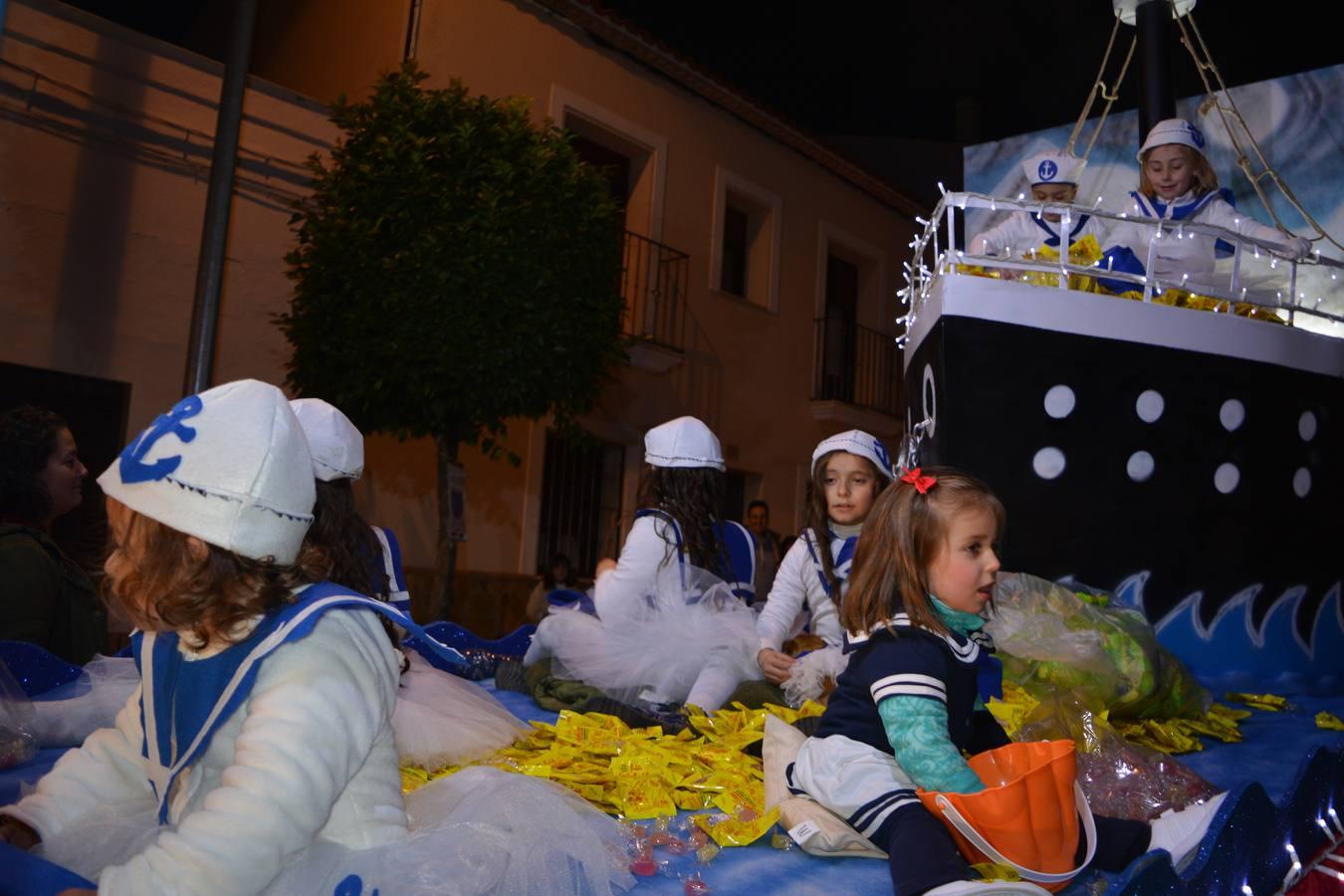 Imágenes de las carrozas que acompañaban a SSMM los Reyes Magos de Oriente, junto a los niños y jóvenes de Fregenal. 
