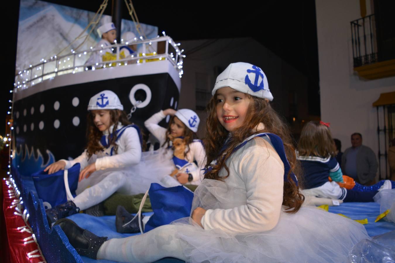 Imágenes de las carrozas que acompañaban a SSMM los Reyes Magos de Oriente, junto a los niños y jóvenes de Fregenal. 