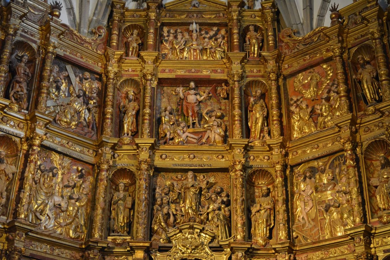 Vista parcial del retablo.
