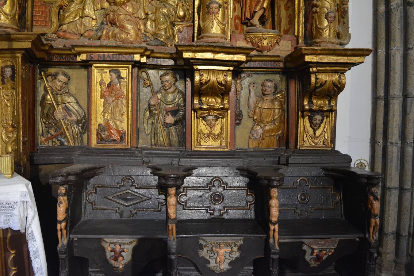 Banco del retablo. 