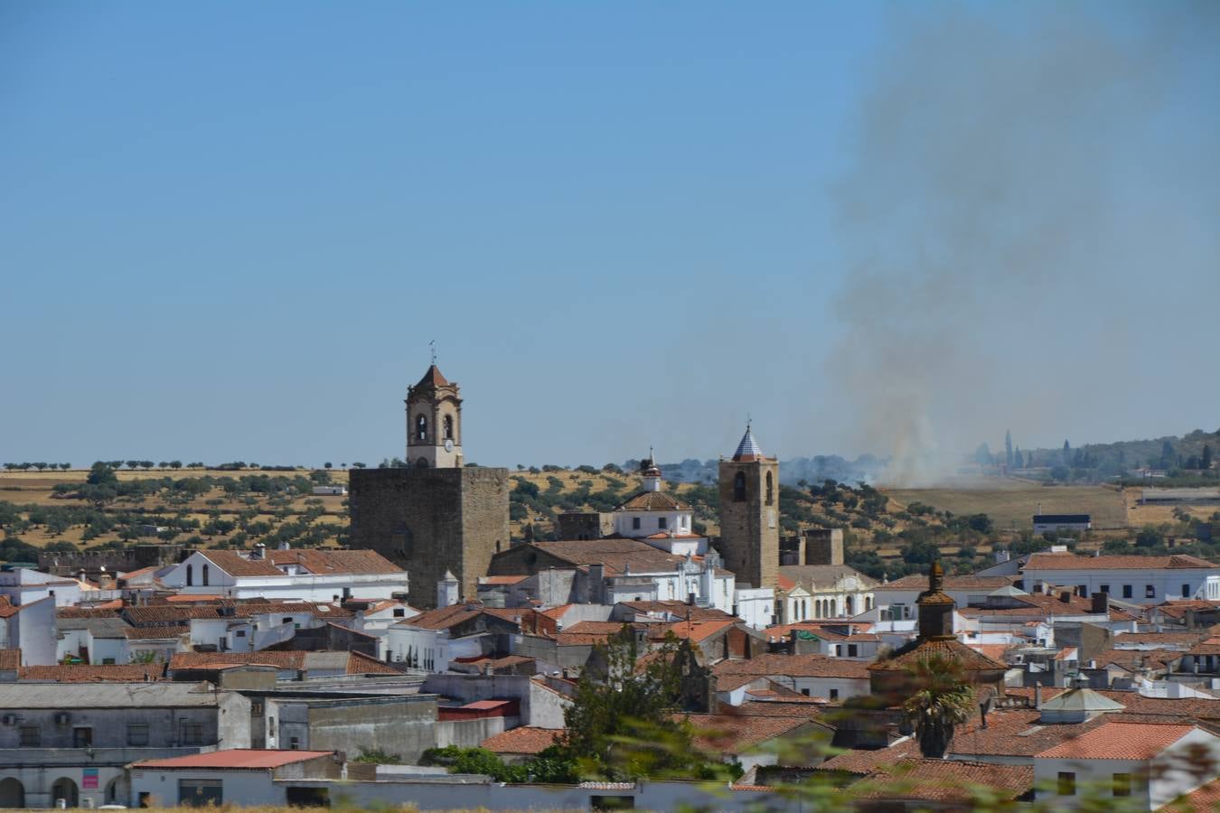Fotos: Incendio controlado a un kilómetro de Fregenal