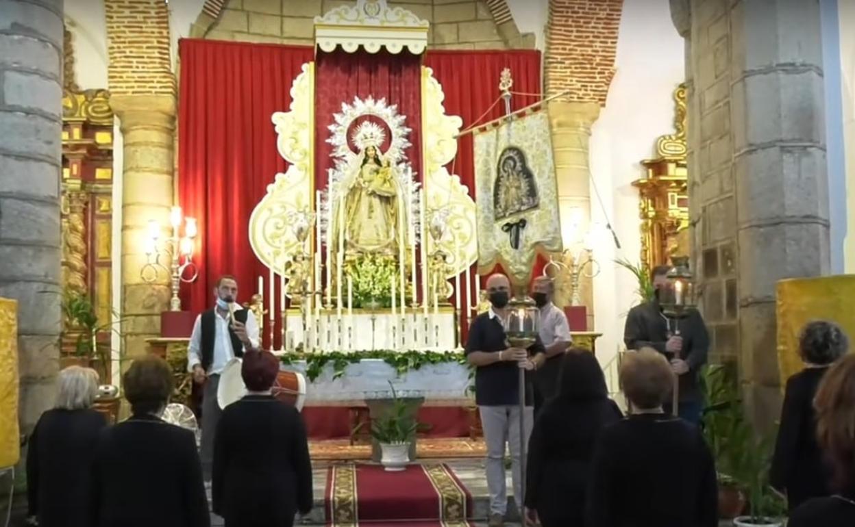 Actuación del Coro ante la Virgen