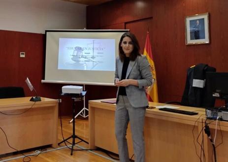 Imagen secundaria 1 - El Juzgado de Primera Instancia de Fregenal recibe a un grupo de alumnos de 2º de ESO