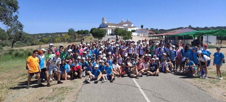 120 alumnos de diferentes lugares de España celebran una convivencia en Fregenal