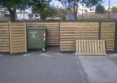 Imagen secundaria 1 - Aparecen rotos dos de los cubre contenedores nuevos de Fregenal