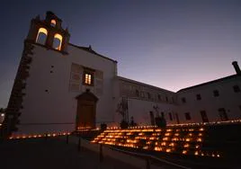 La plaza del convento de San Francisco iluminada para la Noche en Blanco
