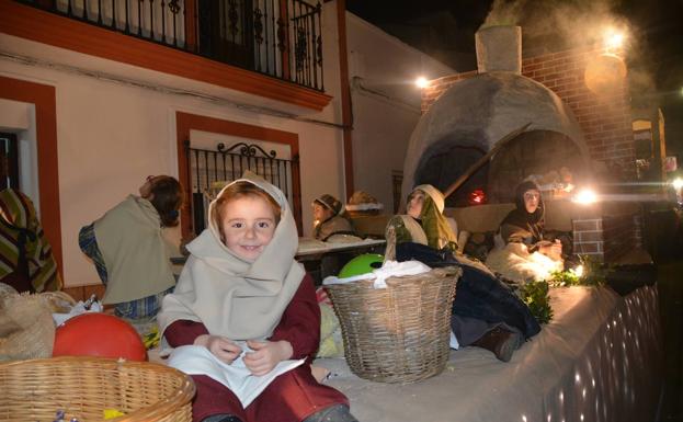 Las pequeñas panaderas iluminan con su sonrisa la cabalgata 