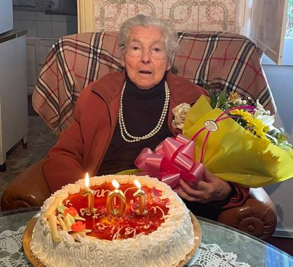 Imagen principal - La frexnense Isabel Chamorro ha celebrado su 101 cumpleaños