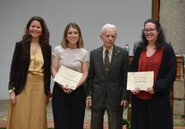 Las ganadoras del Premio Eugenio Hermoso junto a la alcaldesa de Fregenal y el director del jurado