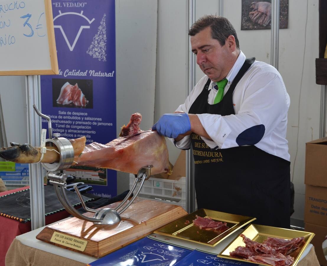 Corte de jamón en la carpa. 