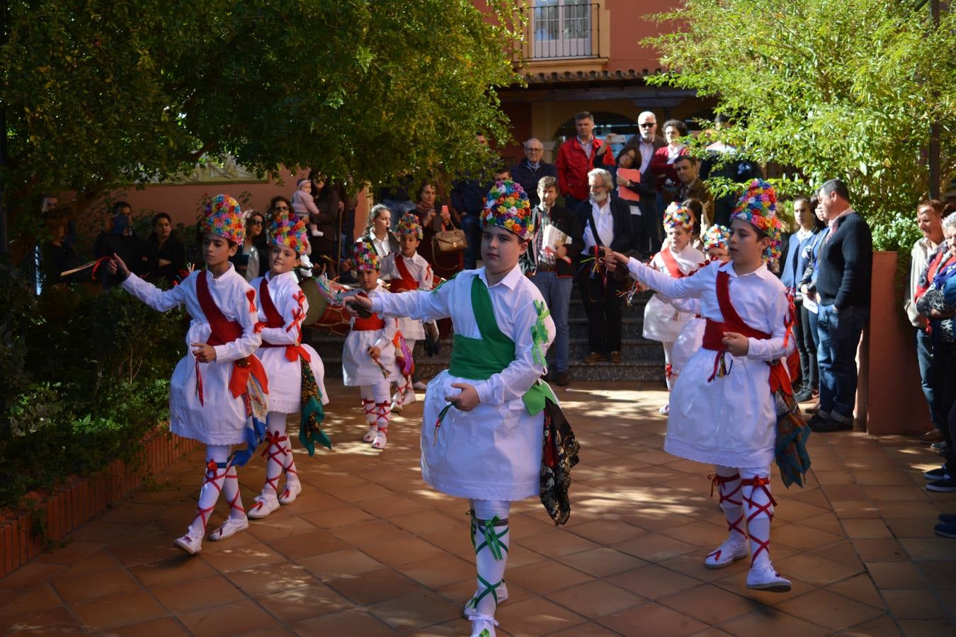 El grupo infantil de Danzaores de la Virgen de la Salud clausuró las Jornadas de Investigación de Danzas Rituales