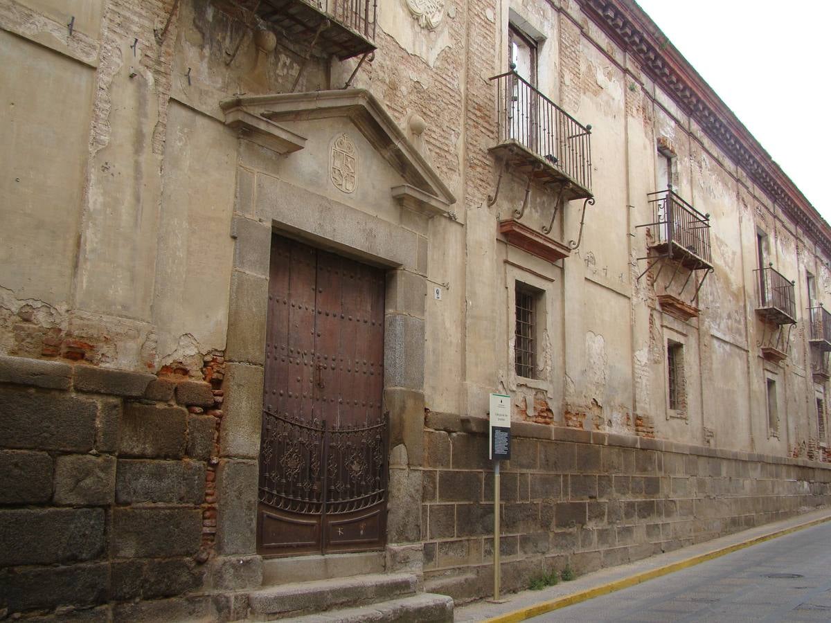El Ayuntamiento solicitará la reversión del Colegio y la Iglesia de los Jesuitas a la Junta de Extremadura