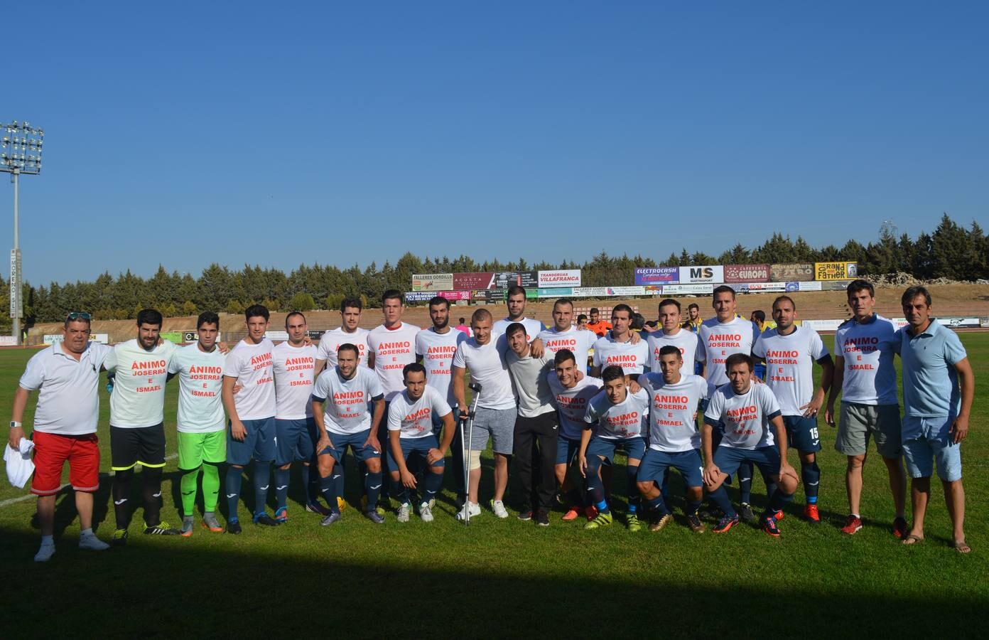 El equipo animó a José Ramón e Ismael al arranque del encuentro. 