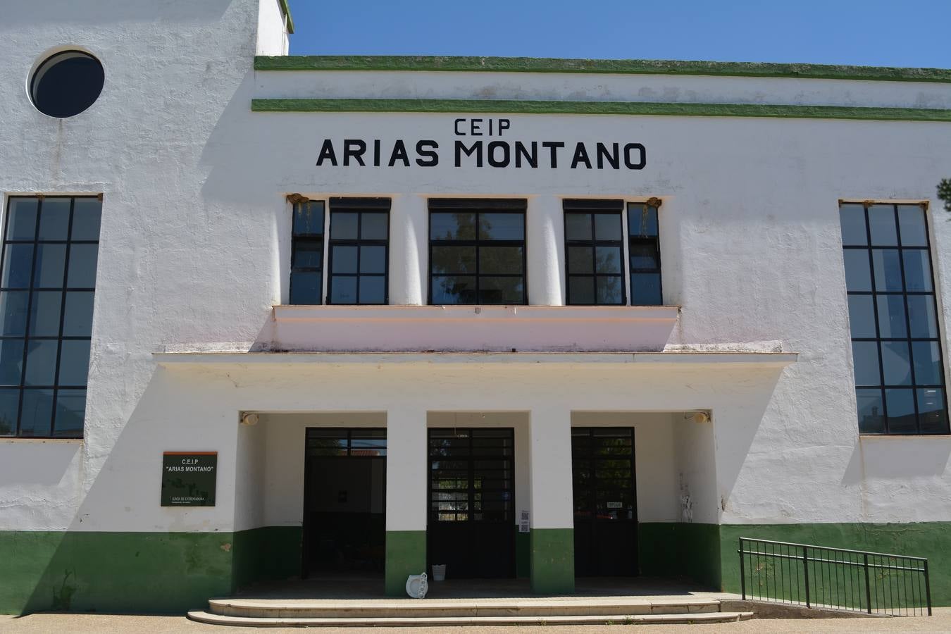Iniciadas las obras previstas en el CEIP Arias Montano por importe de 435.519,67 euros