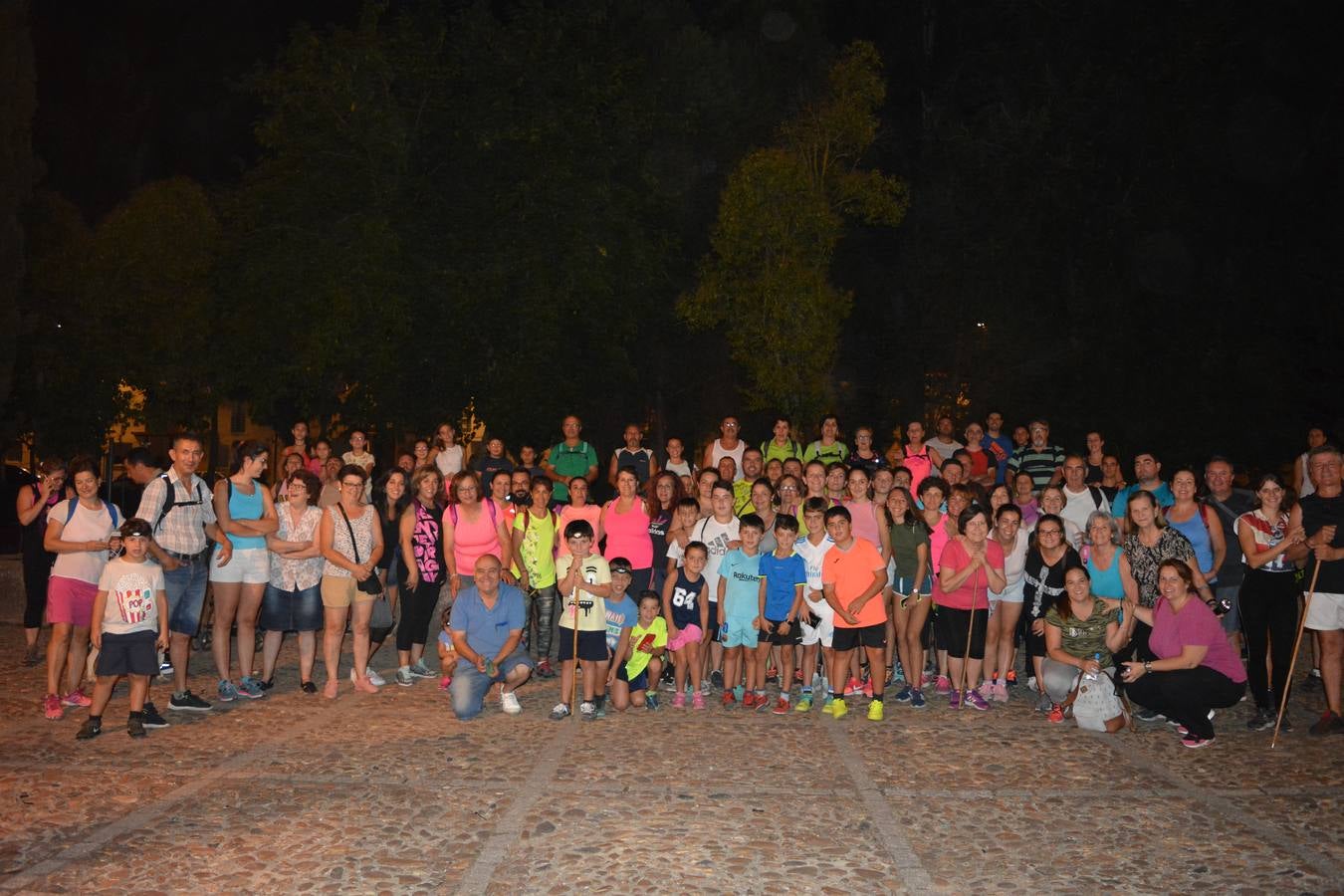 Un centenar de caminantes participaron en la 3ª Ruta Nocturna del Barrio Sur