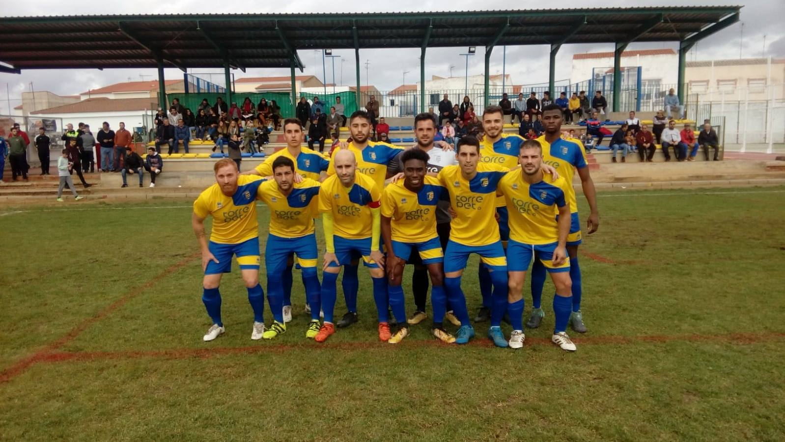 Derrota de la Unión en Torremegía tras recibir un gol en cada periodo (2-0)