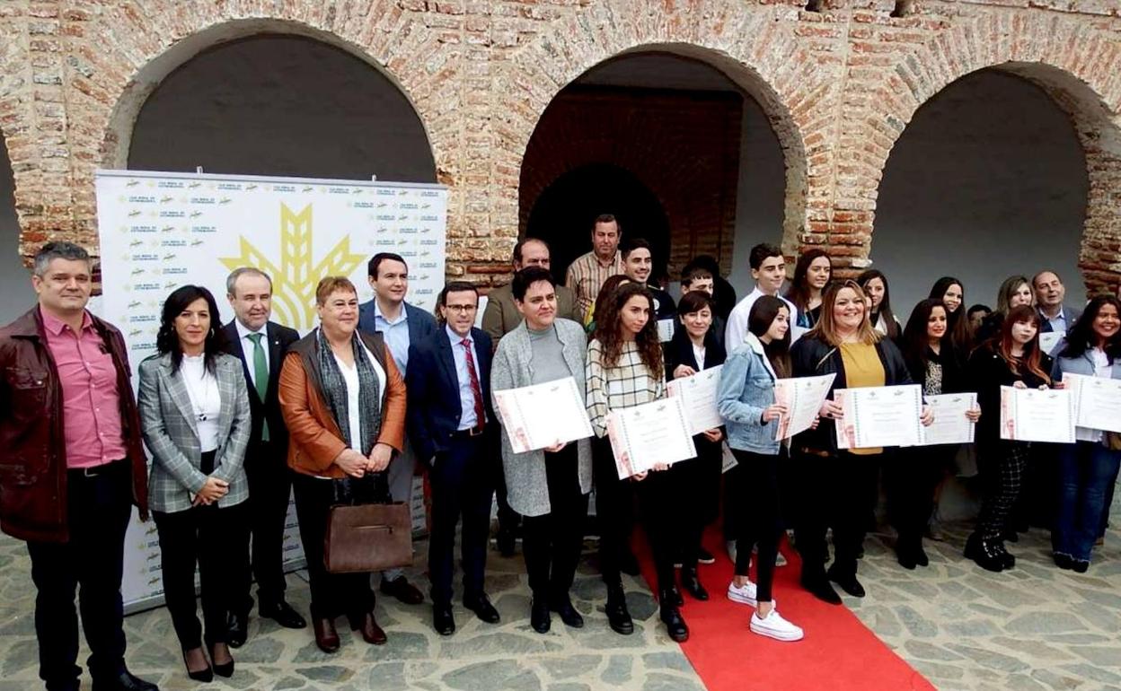 Foto de familia de los premiados 