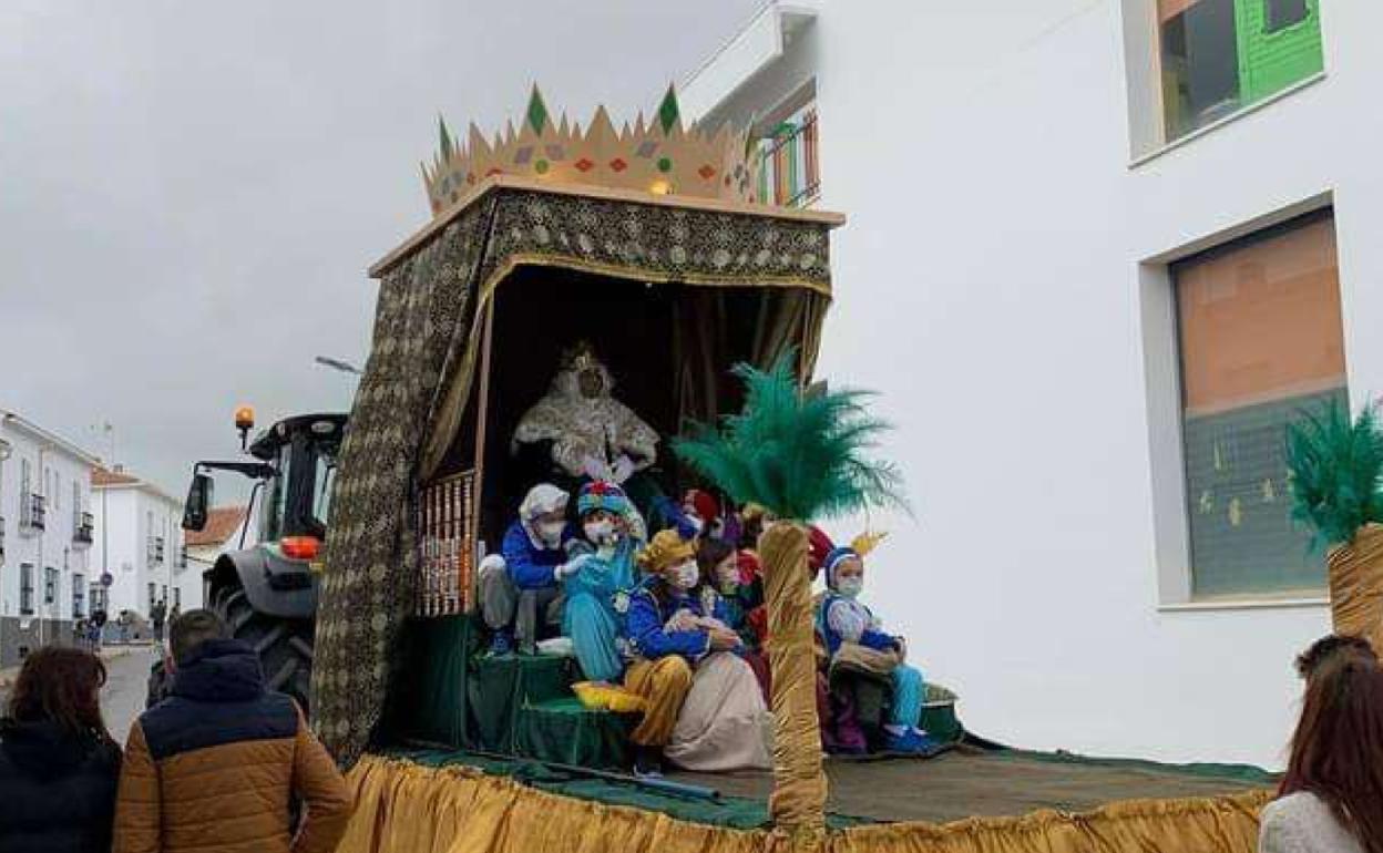 Los Reyes Magos inician la cabalgata en Fuente de Cantos 