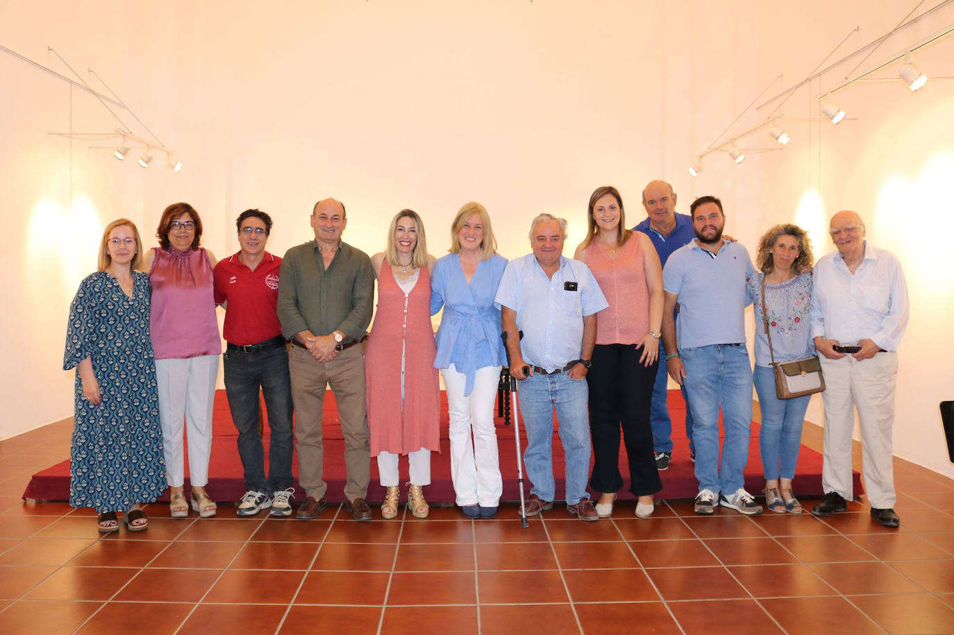 La candidata a la presidencia del Partido Popular de Extremadura, María Guardiola, mantiene en Fuente de Cantos un encuentro de trabajo