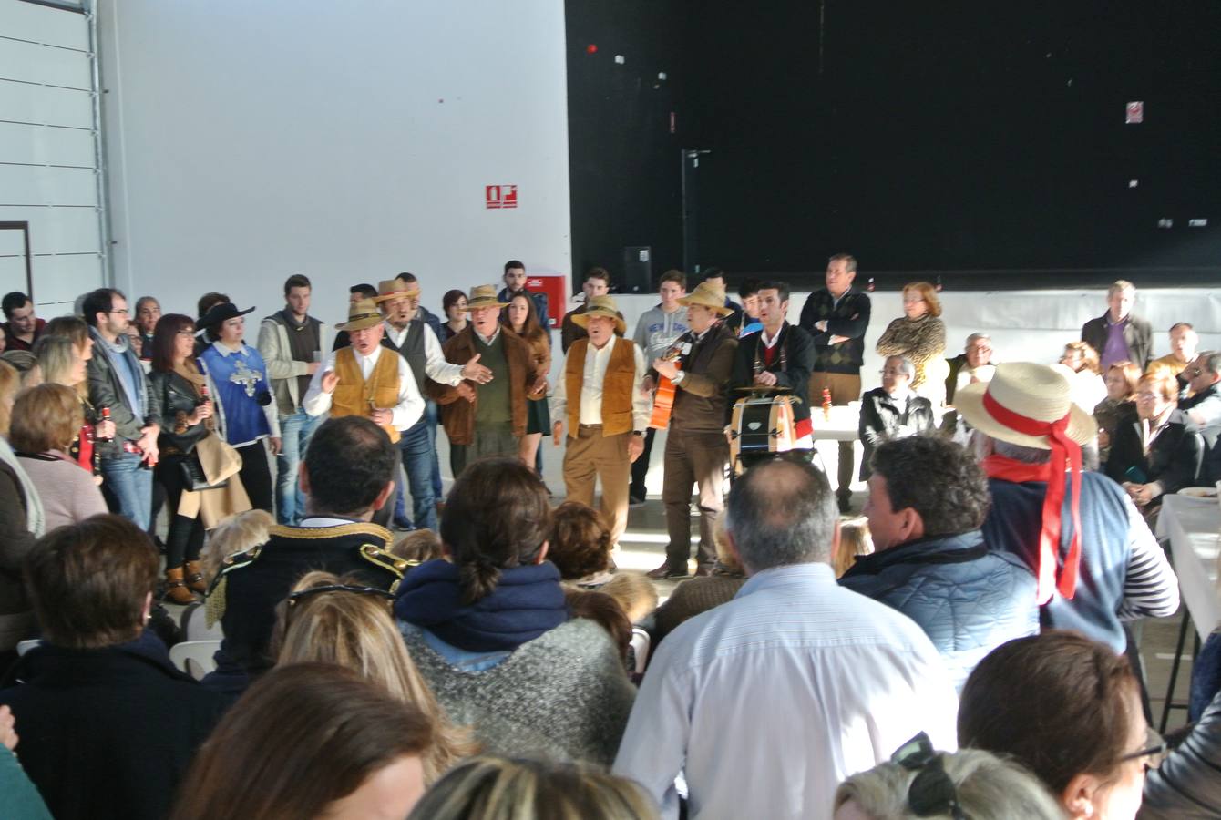 La fiesta solidaria ‘Evocando Carnavales’ logra recaudar más de 1.800 euros para Cáritas
