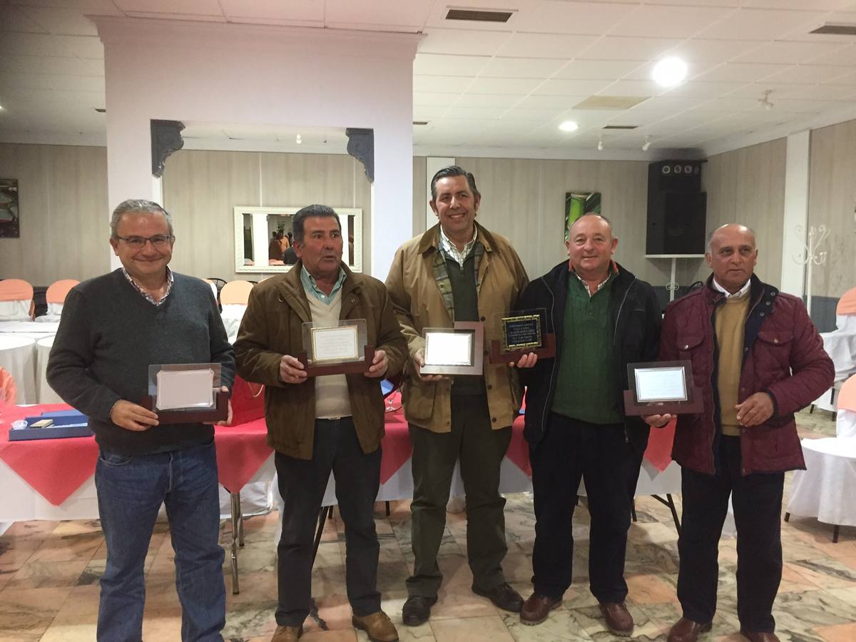 La cooperativa agropecuaria rinde homenaje a la antigua directiva